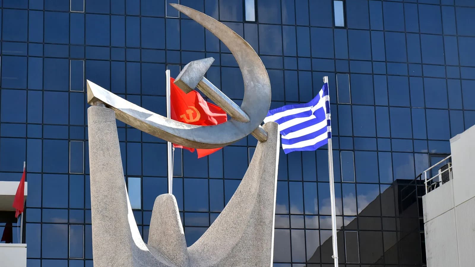 Έντονες αντιδράσεις για τις πυρκαγιές στη Δυτική Αττική
