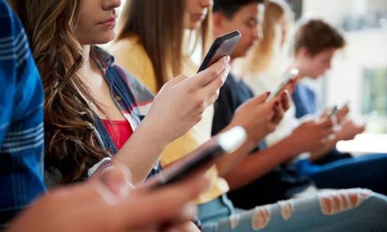 Η Meta επιβάλλει όρια χρήσης σε ανηλίκους στις ΗΠΑ