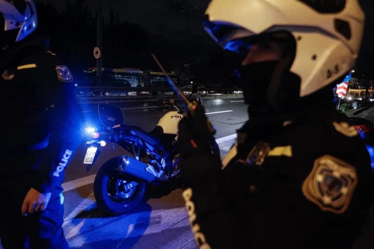 Ο ανήλικος μοτοσικλετιστής χτύπησε αστυνομικό στον Βόλο