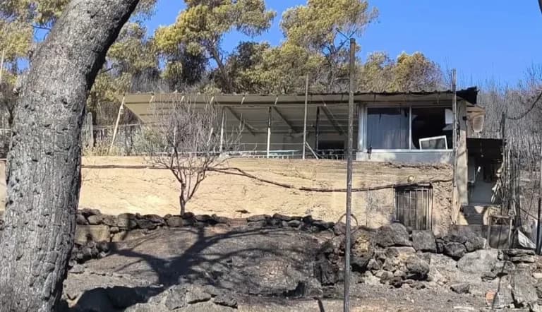 Η φωτιά στη Σαλαμίνα σκότωσε δύο ηλικιωμένους στο ρέμα