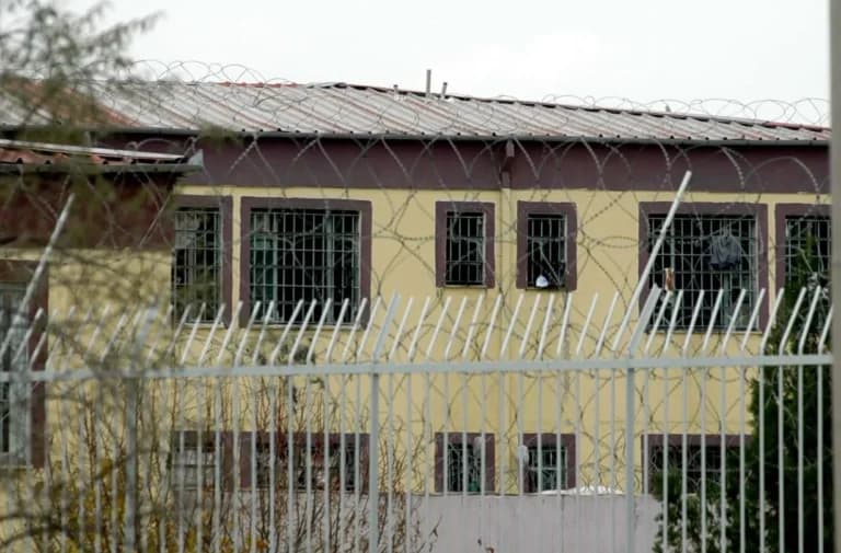 Με drone προσπάθησαν να περάσουν κινητά στις φυλακές Λάρισας