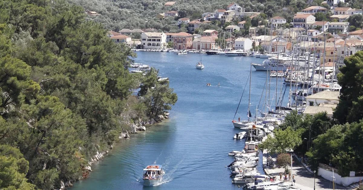 Σύγκρουση τουριστικών σκαφών στον όρμο Βουτούμι Αντιπάξων