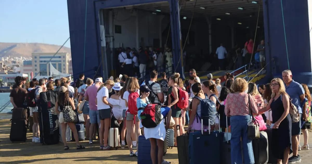 Η μεγάλη έξοδος του Αυγούστου αδειάζει τα λιμάνια της Αττικής