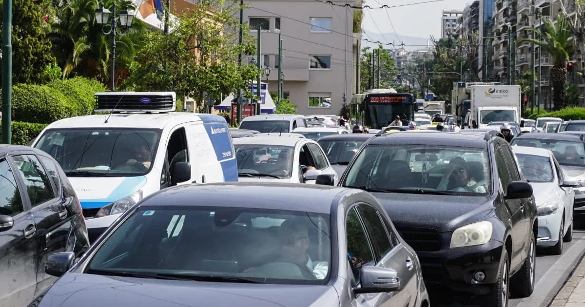 Τροχαίο στη Λεωφόρο Ποσειδώνος: Καθυστερήσεις προς Πειραιά