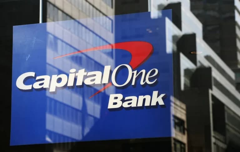 Η Capital One εξηγεί γιατί έκλεισε λογαριασμούς του Τραμπ