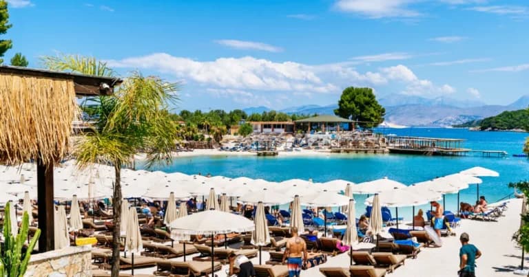 Η ΑΑΔΕ ξεκινά ελέγχους στα νησιά για τον Δεκαπενταύγουστο