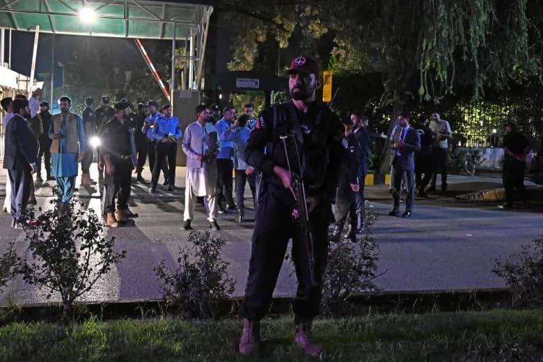 Ο Ιμράν Χαν μεταφέρθηκε σε νοσοκομείο στο Ισλαμαμπάντ