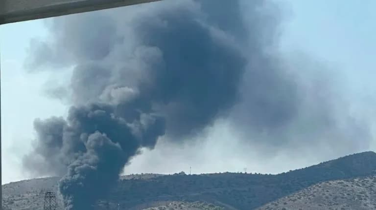 Φωτιά στη Σαλαμίνα: Εκκενώθηκαν Άνω Βασιλικά και Μπιζάνι