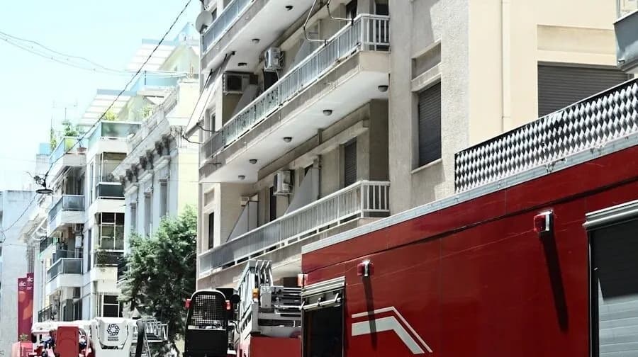 Φωτιά σε εργοτάξιο στο Δικαστικό Μέγαρο του Πειραιά