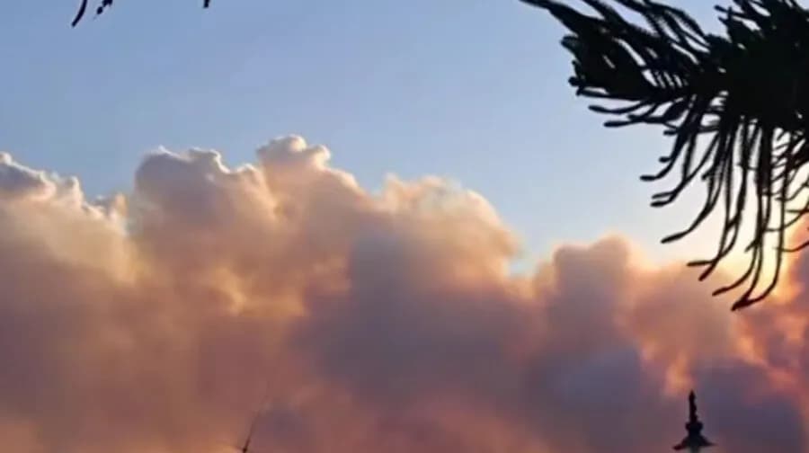 Η Σκύρος καίγεται: Δύσκολη νύχτα με ανέμους 7 μποφόρ