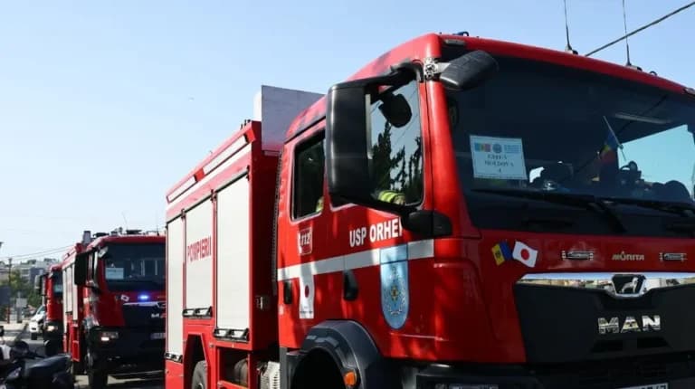 Φωτιά σε εργοστάσιο χημικών στην Παλλήνη