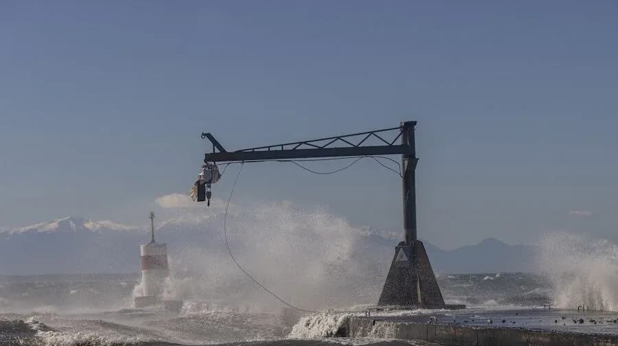 Ο καύσωνας και τα ισχυρά μελτέμια μέχρι την Κυριακή