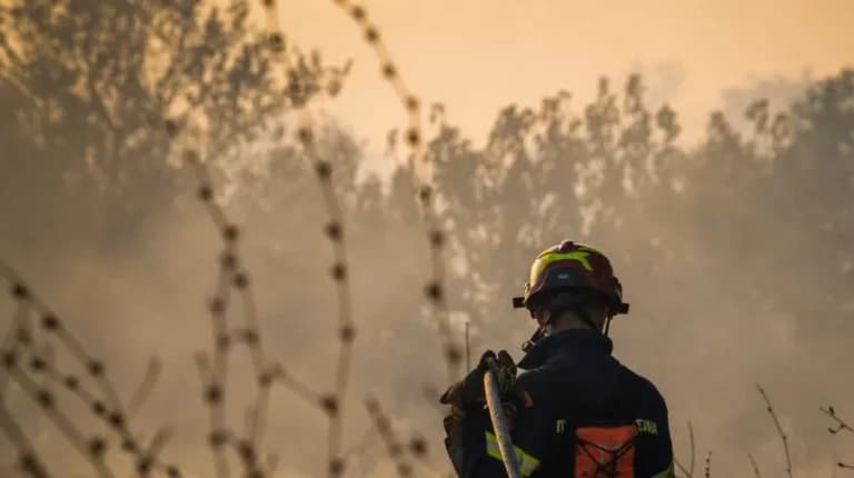 Φωτιά στην Τήνο: Σε ύψιστο συναγερμό η Πυροσβεστική