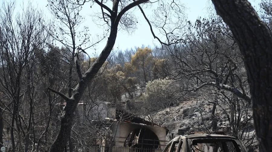 Η Σαλαμίνα σε σοκ: Συνελήφθη γυναίκα για εμπρησμό