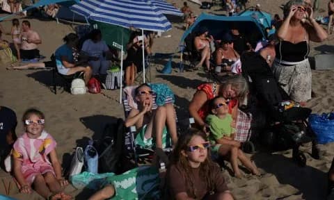 Χιλιάδες τυφλώθηκαν προσωρινά από την ηλιακή έκλειψη