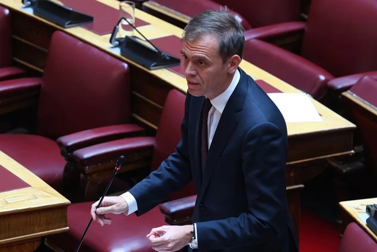 Ο Μάντζος επικρίνει την κυβέρνηση για εξωτερική πολιτική