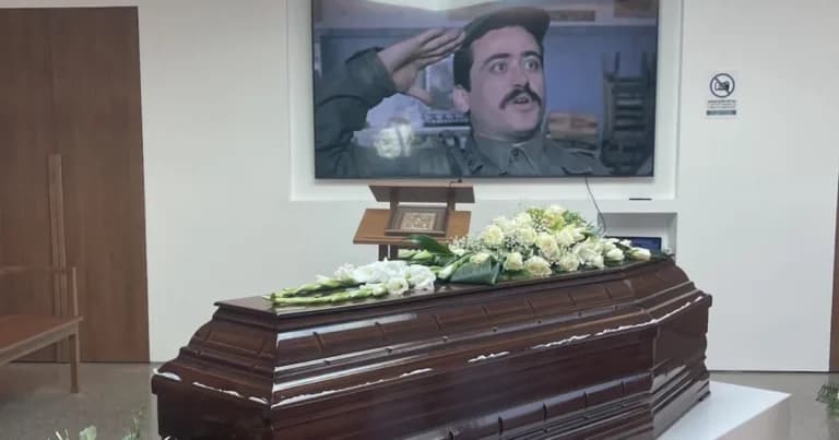 Η κηδεία του Νίκου Καλογερόπουλου στη Ριτσώνα με συγκίνηση