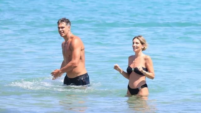 Η Αθηνά Οικονομάκου στη Μύκονο μετά το γαμήλιο ταξίδι της