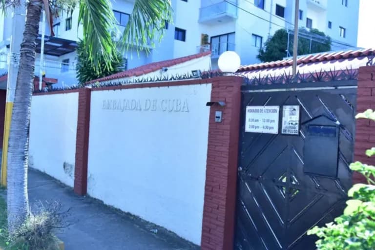 Η Δομινικανή Δημοκρατία απελαύνει εννέα κουβανούς διπλωμάτες