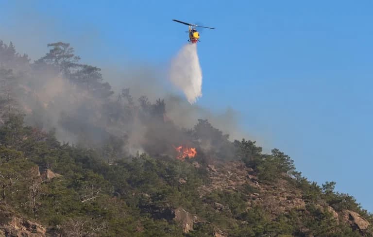 Σε ύφεση η φωτιά στην Κεφαλονιά, προβλήματα στη Νότια
