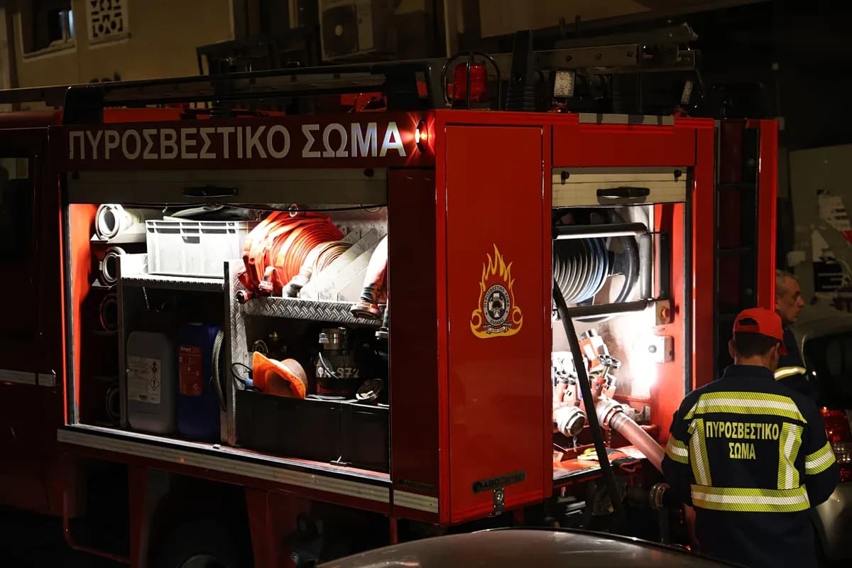 Φωτιά σε διαμέρισμα στην Πολίχνη Ένα άτομο στο νοσοκομείο