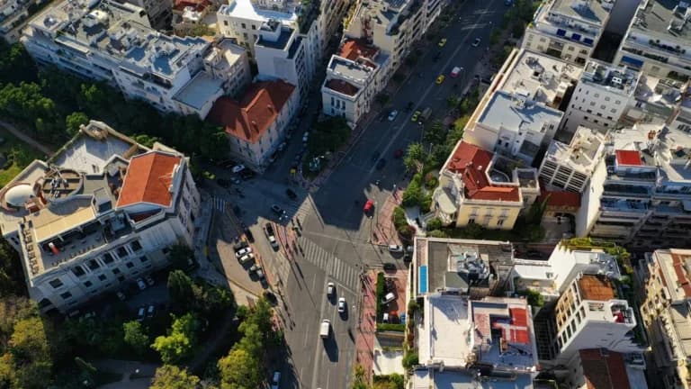 Η ΑΑΔΕ ελέγχει χιλιάδες συμβόλαια για το πιστοποιητικό ΕΝΦΙΑ