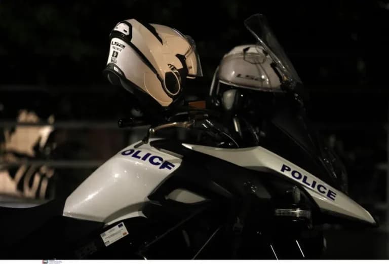 Νεκρός άνδρας βρέθηκε μέσα σε όχημα στα Άνω Λιόσια