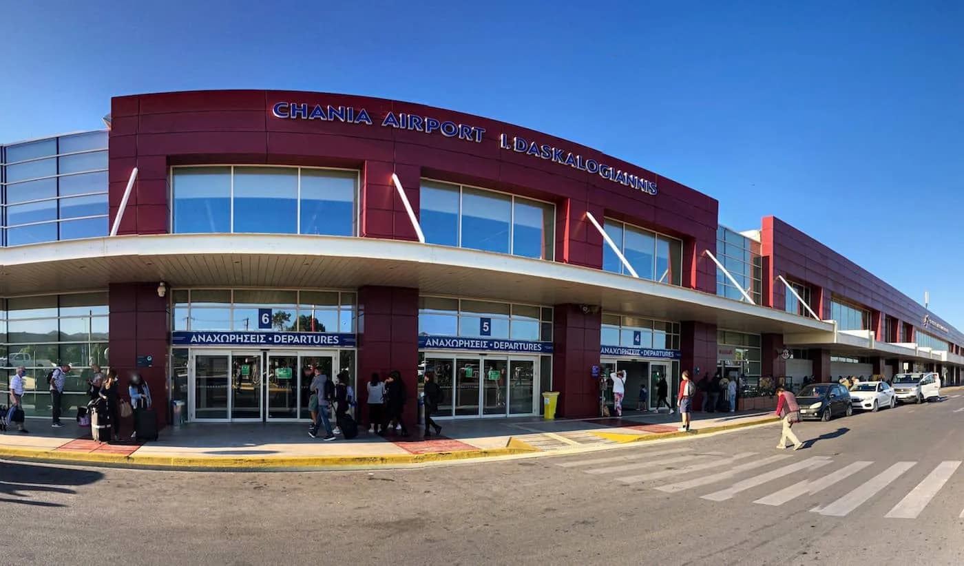 Η καθυστέρηση πτήσης στα Χανιά προκάλεσε ένταση και λιποθυμίες