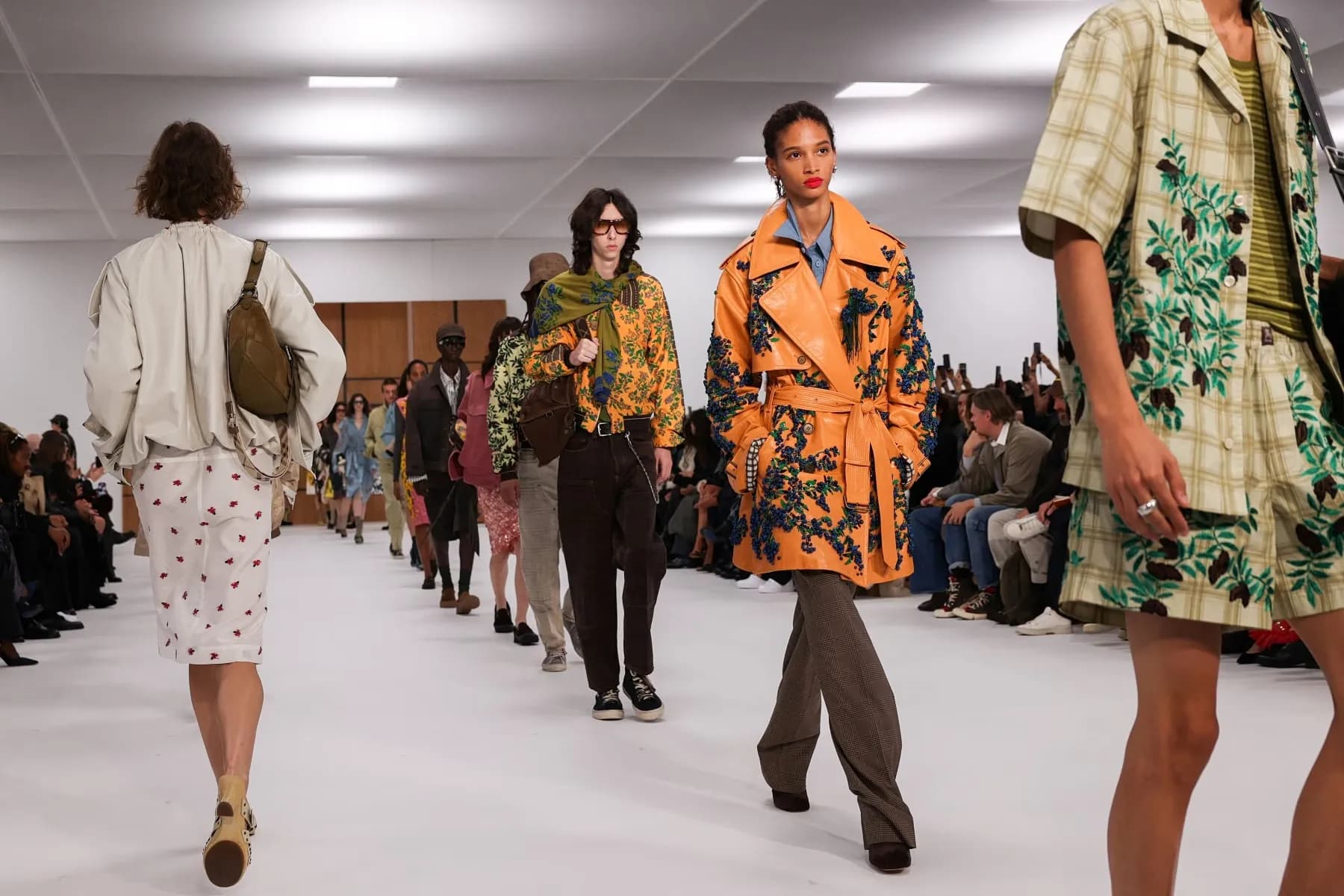 Η Burberry ενώνει δυνάμεις με τη Σίλια Μπάρτγουελ