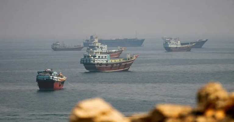 Στα 3 πλοία η διέλευση από τα Στενά του Ορμούζ