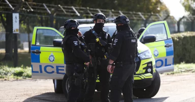 Ελεύθεροι με εγγύηση οι πέντε ύποπτοι για τη RAF Fairford