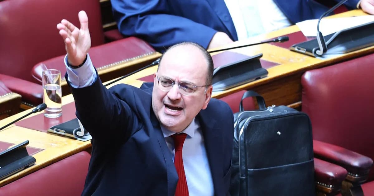 Ο Μακάριος Λαζαρίδης κατά του διευθυντή του Δένδια
