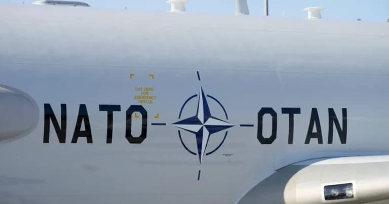 Το ΝΑΤΟ ερευνά τη σχέση Ισπανού αξιωματικού μέσω Tinder