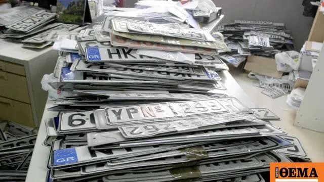 Το υπουργείο Μεταφορών αλλάζει τις πινακίδες κυκλοφορίας