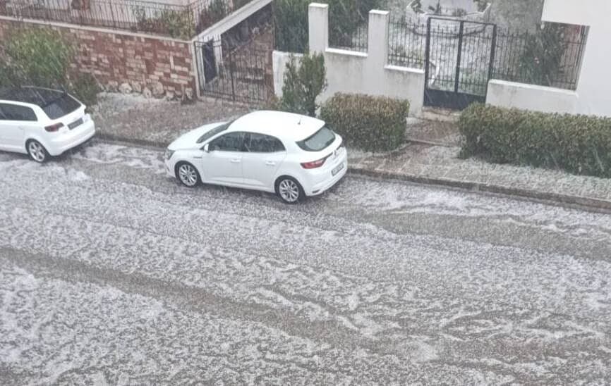 Χαλαζόπτωση στο Αγρίνιο: Δρόμοι μετατράπηκαν σε ποτάμια