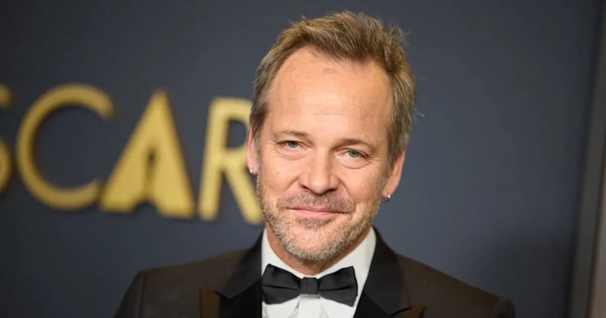 Ο Σάρσγκαρντ πρωταγωνιστεί στο «Laird» με τον Μπράνα
