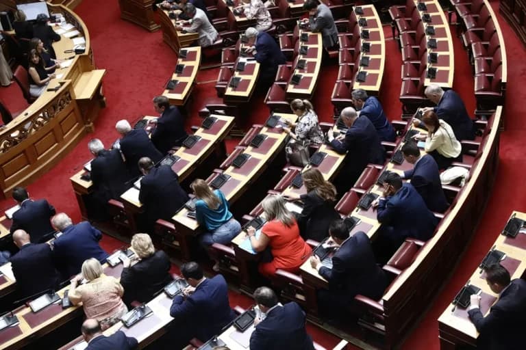 Η Βουλή: Όχι στην άρση ασυλίας Πλεύρη, ναι για Πολάκη