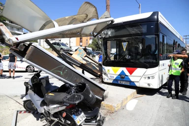Το σοβαρό τροχαίο με λεωφορεία στη Νεάπολη Θεσσαλονίκης