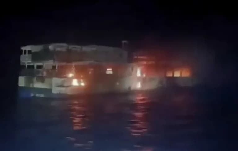 Πυρκαγιά σε πλοίο στις Φιλιππίνες: 87 αγνοούμενοι