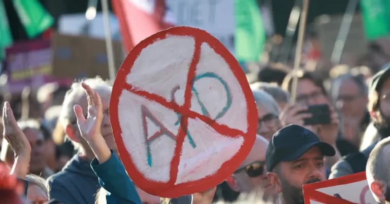 Χιλιάδες διαδηλωτές συγκεντρώθηκαν στο Βερολίνο κατά της AfD