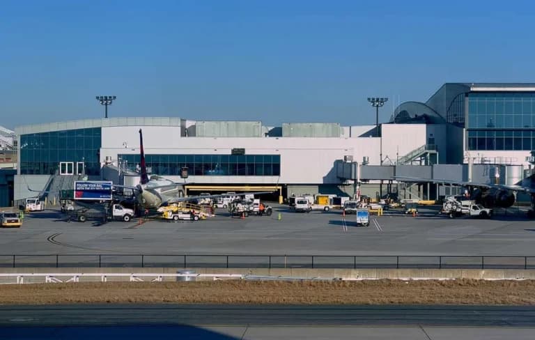 Η FAA προχώρησε σε αναστολή πτήσεων σε αεροδρόμια των ΗΠΑ