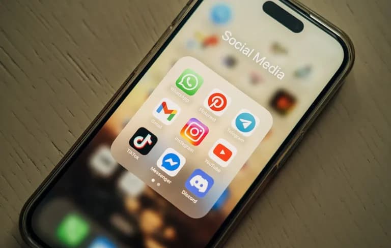 Η Κομισιόν ετοιμάζει το EU Kids Act για τα social media