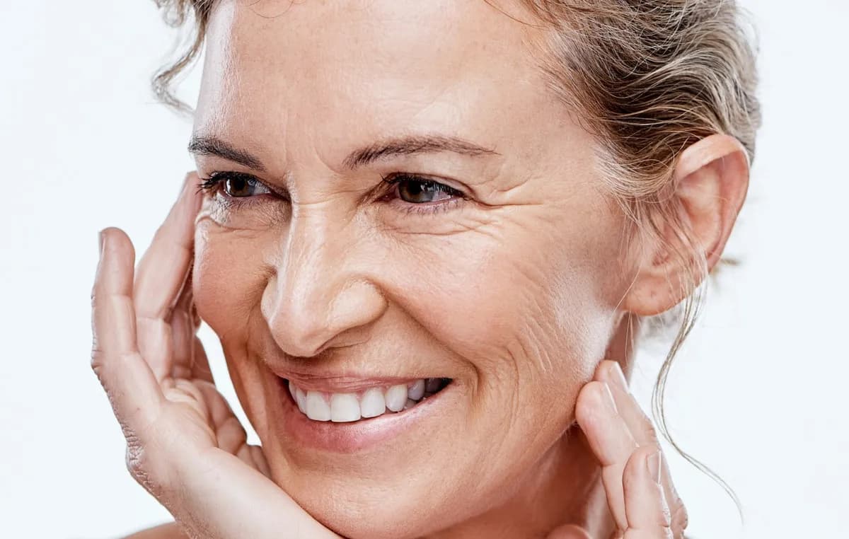 Η νέα τάση του Botox-inspired skincare για ρυτίδες