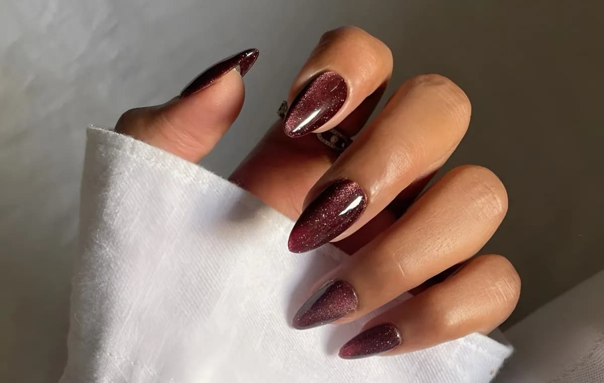 Τα cat-eye nails κυριαρχούν στο φθινοπωρινό μανικιούρ