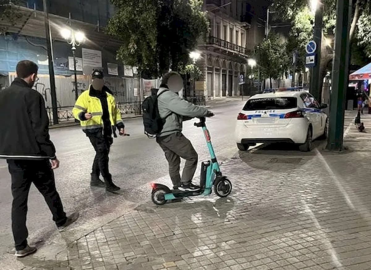 Η Τροχαία εντείνει ελέγχους σε ηλεκτρικά πατίνια
