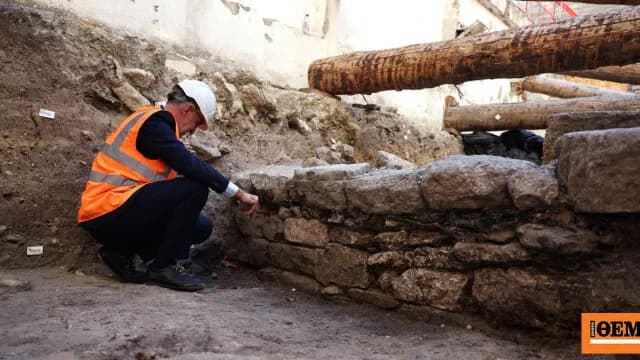 Το τείχος 2000 ετών που βρέθηκε κάτω από το Παρίσι