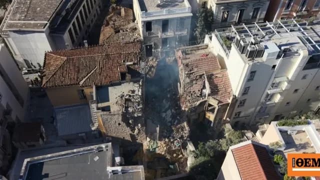 Ισχυρή έκρηξη στην Πλάκα: Κατέρρευσε διώροφο κτήριο