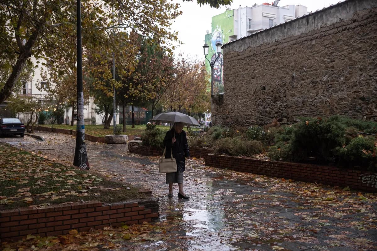 Ο καιρός σήμερα: Ήλιος και καταιγίδες την Παρασκευή