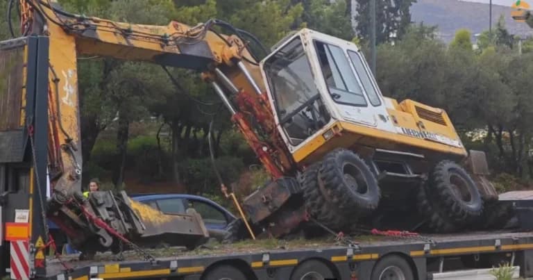 Ατύχημα στη Βουλιαγμένης: Ανατράπηκε φορτηγό στο Ελληνικό