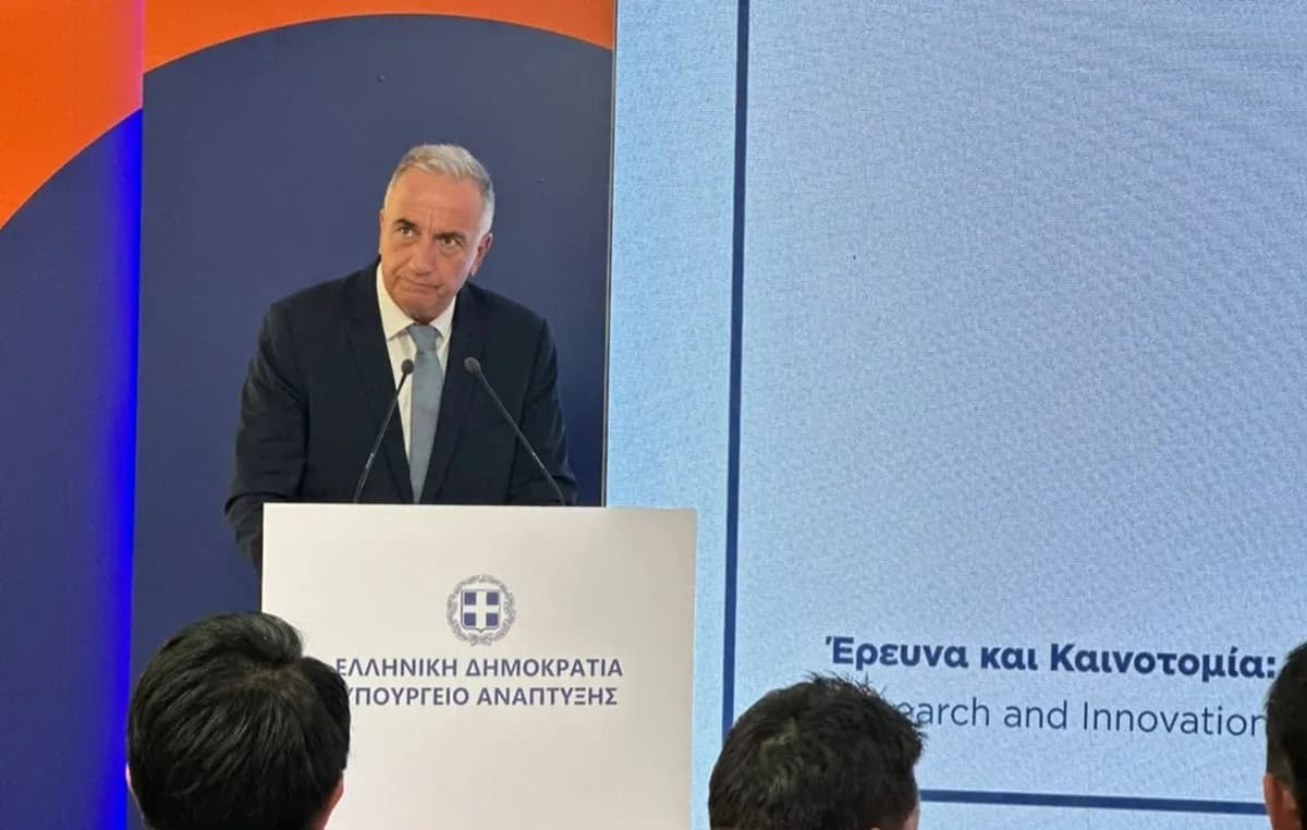 Ο Καλαφάτης ανακοινώνει νέο κέντρο ηθικής και τεχνολογίας
